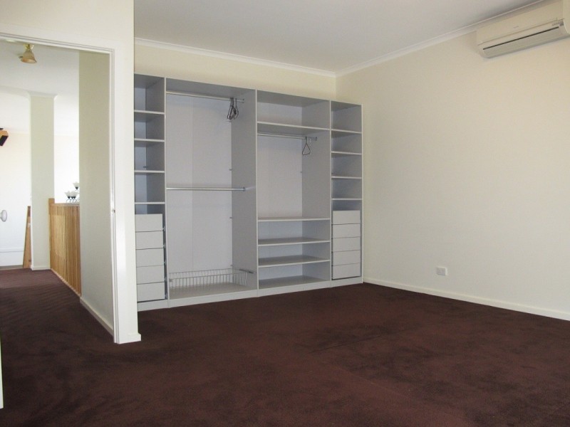 11 Ranmore Grove, Caroline Springs VIC 3023