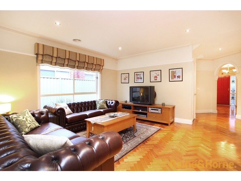 3 Tyrell Walk, Caroline Springs VIC 3023