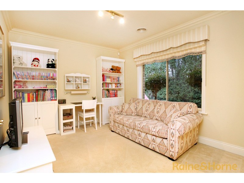 3 Tyrell Walk, Caroline Springs VIC 3023