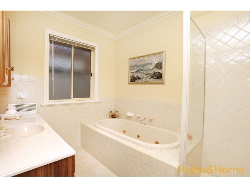 3 Tyrell Walk, Caroline Springs VIC 3023