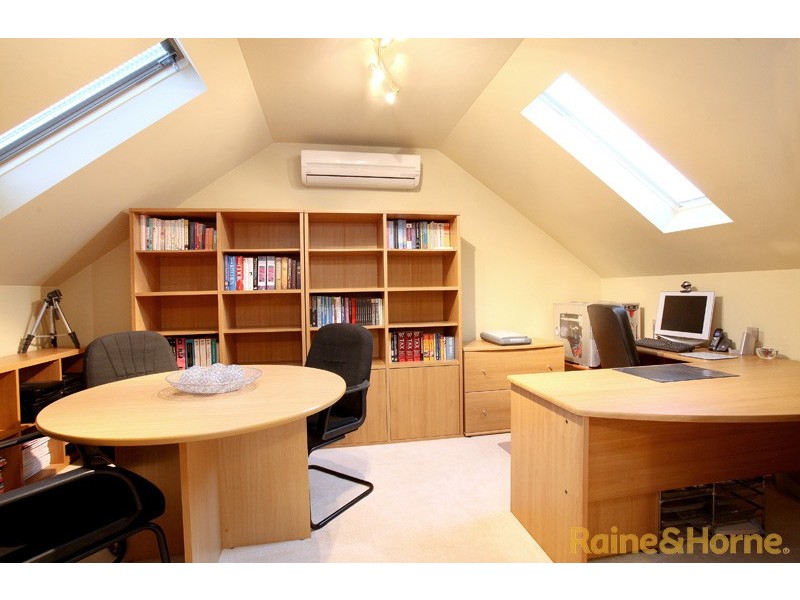 3 Tyrell Walk, Caroline Springs VIC 3023