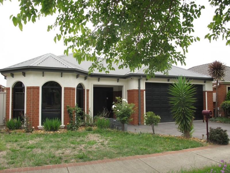 7 Hampstead Green, Caroline Springs VIC 3023