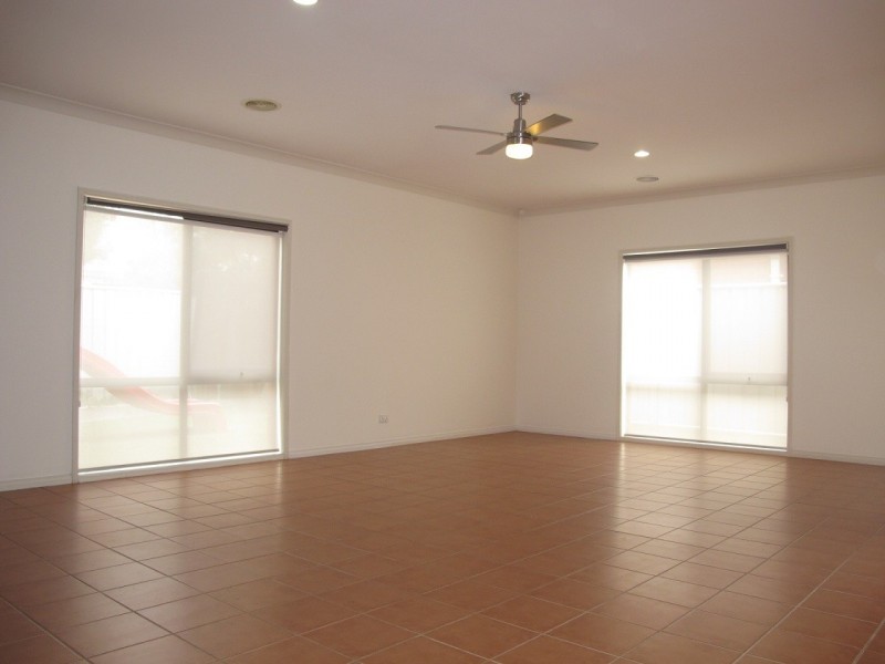 7 Hampstead Green, Caroline Springs VIC 3023