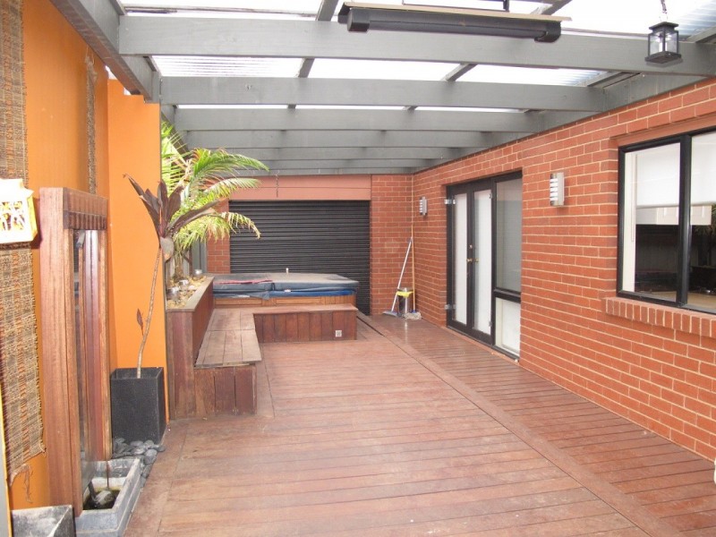 7 Hampstead Green, Caroline Springs VIC 3023
