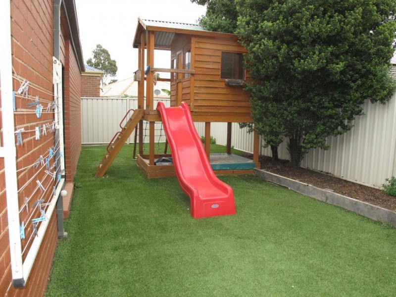 7 Hampstead Green, Caroline Springs VIC 3023