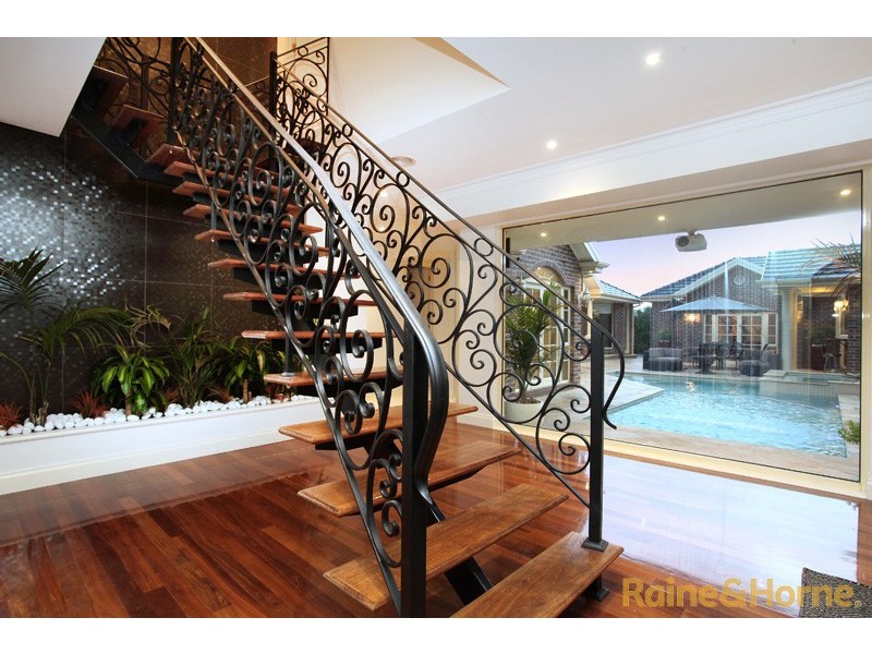 6 Grange Terrace, Taylors Hill VIC 3037