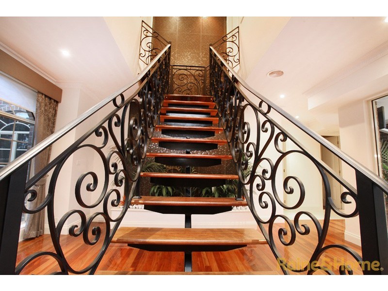 6 Grange Terrace, Taylors Hill VIC 3037