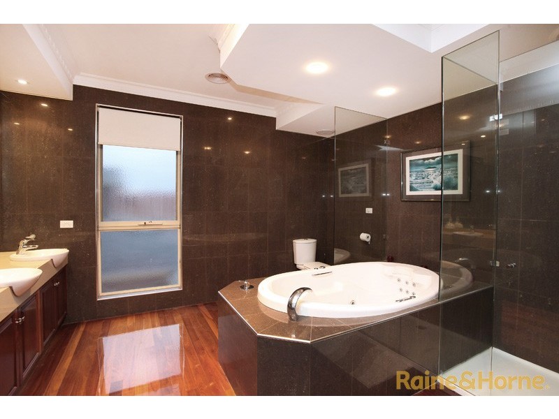 6 Grange Terrace, Taylors Hill VIC 3037