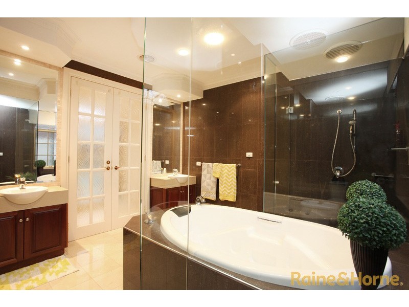 6 Grange Terrace, Taylors Hill VIC 3037