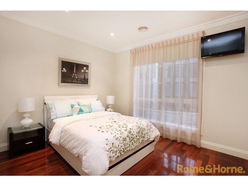 6 Grange Terrace, Taylors Hill VIC 3037