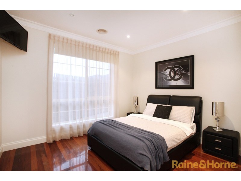 6 Grange Terrace, Taylors Hill VIC 3037