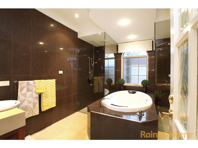 6 Grange Terrace, Taylors Hill VIC 3037