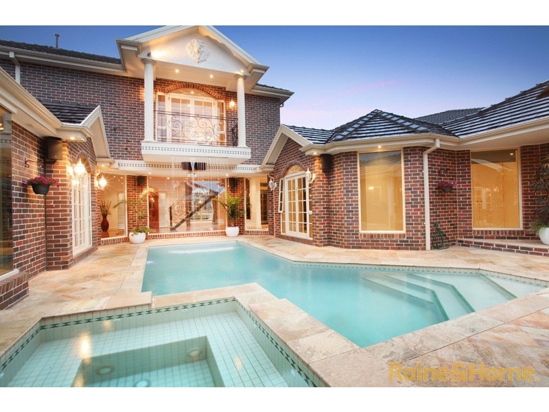 6 Grange Terrace, Taylors Hill VIC 3037