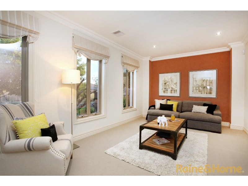 42 George Street, Taylors Hill VIC 3037