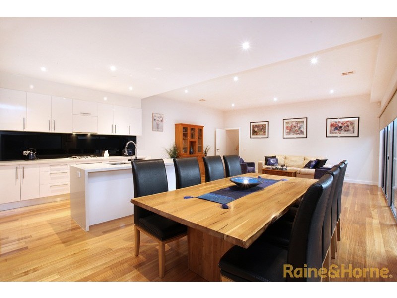 9 Coppin Lane, Caroline Springs VIC 3023