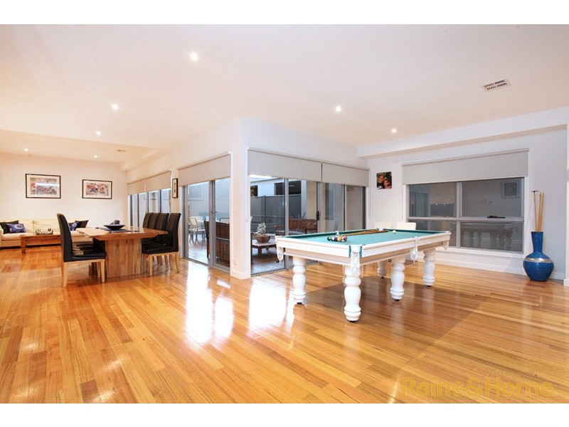 9 Coppin Lane, Caroline Springs VIC 3023