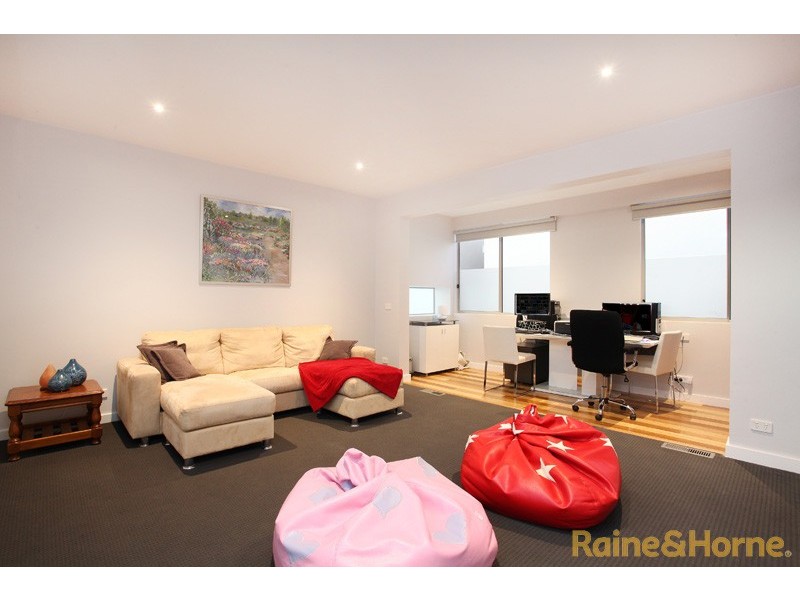 9 Coppin Lane, Caroline Springs VIC 3023