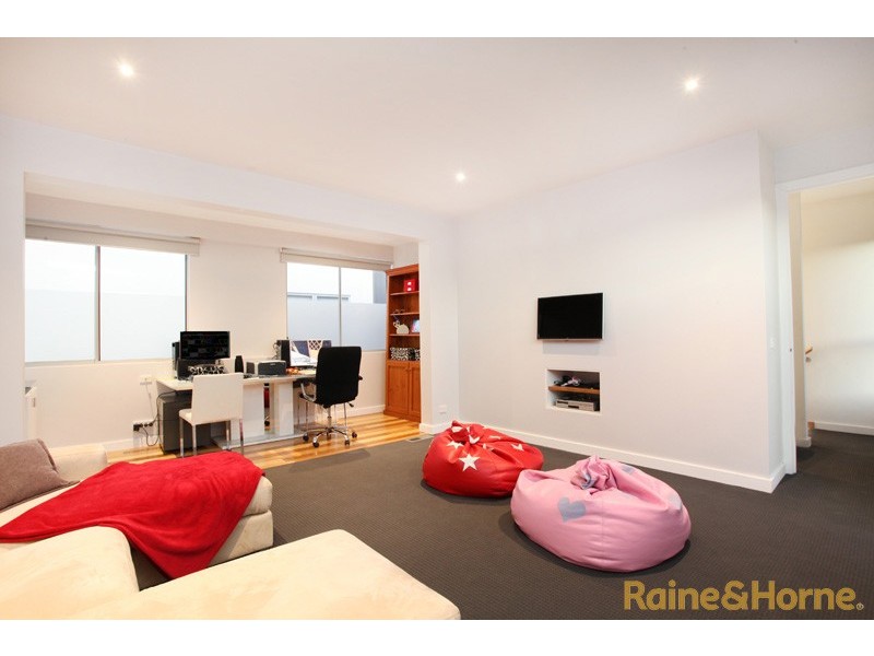 9 Coppin Lane, Caroline Springs VIC 3023