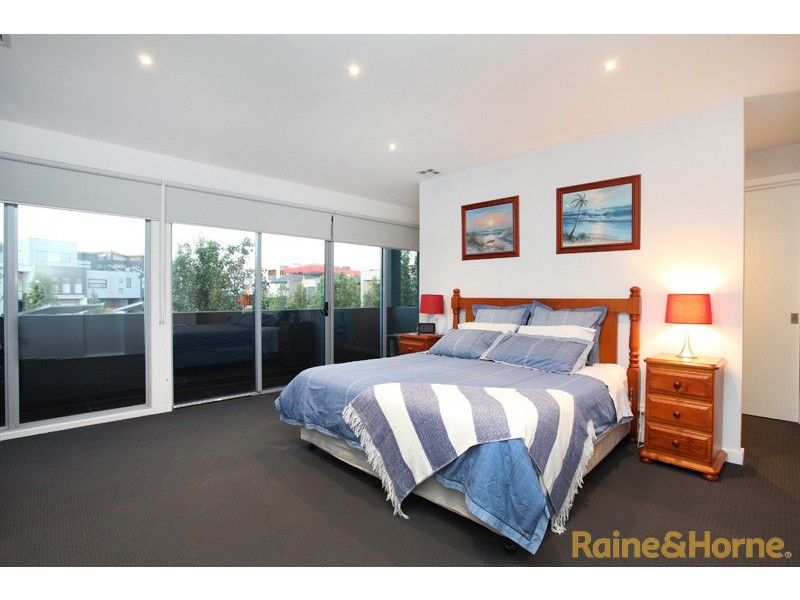 9 Coppin Lane, Caroline Springs VIC 3023