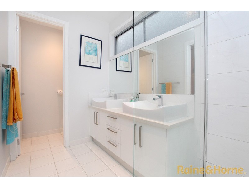 9 Coppin Lane, Caroline Springs VIC 3023