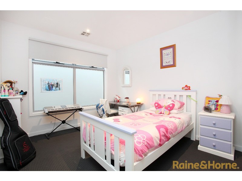 9 Coppin Lane, Caroline Springs VIC 3023