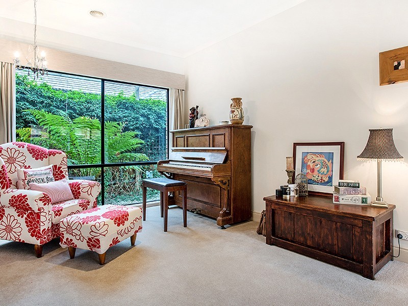 2 Brighton Place, Taylors Hill VIC 3037