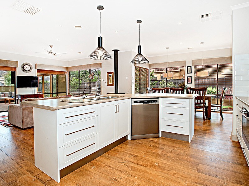 2 Brighton Place, Taylors Hill VIC 3037