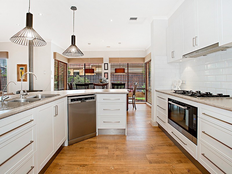 2 Brighton Place, Taylors Hill VIC 3037