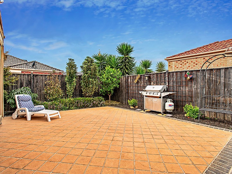 2 Brighton Place, Taylors Hill VIC 3037
