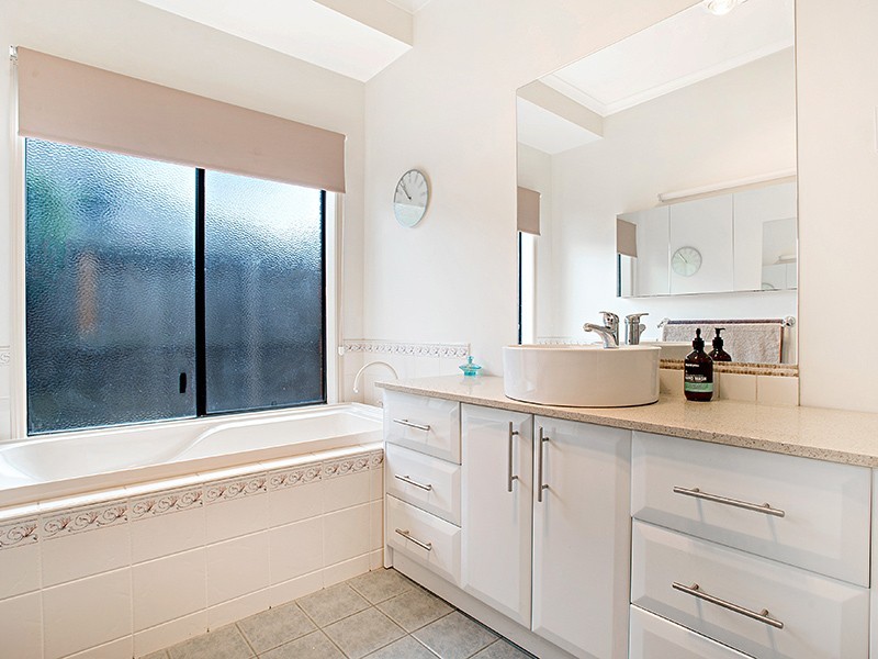 2 Brighton Place, Taylors Hill VIC 3037