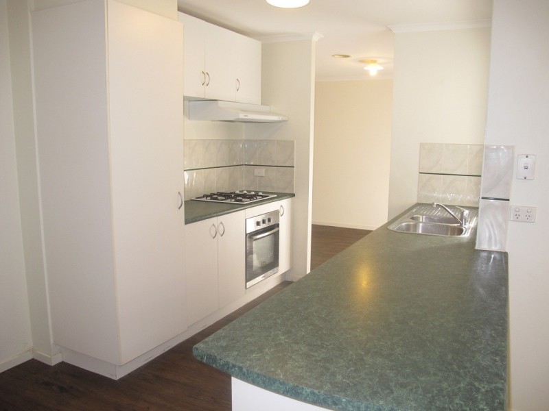 5 Stoneman Turn, Caroline Springs VIC 3023