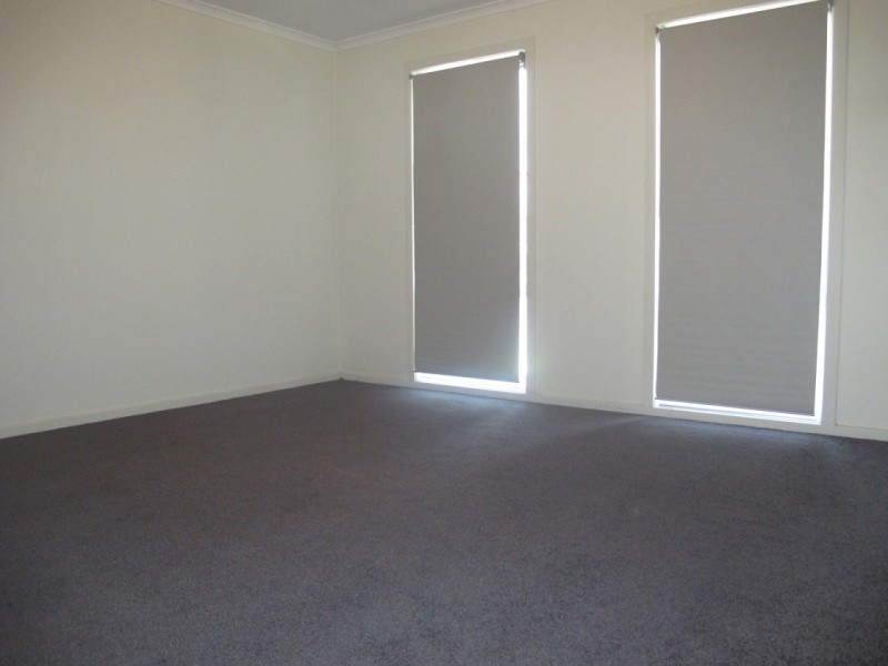 5 Stoneman Turn, Caroline Springs VIC 3023