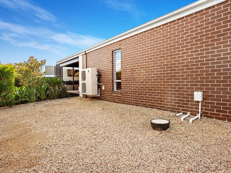 19 Peppermint Grove, Taylors Hill VIC 3037
