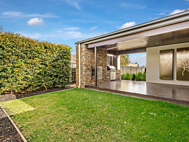 17 Peppermint Grove, Taylors Hill VIC 3037