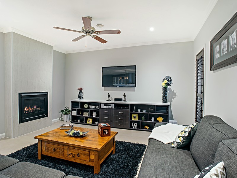 11 Cullen Terrace, Caroline Springs VIC 3023