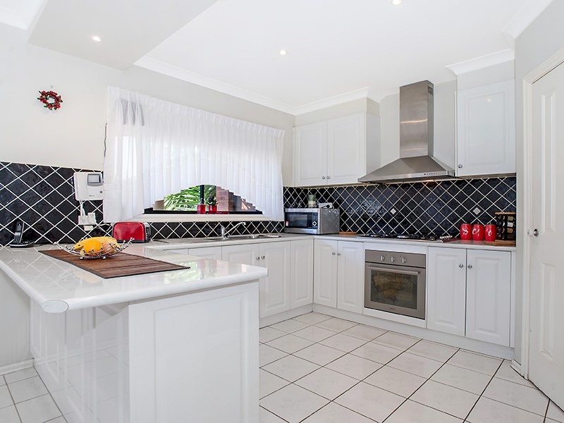 28 Gisborne Way, Caroline Springs VIC 3023