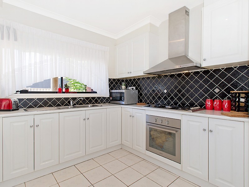 28 Gisborne Way, Caroline Springs VIC 3023