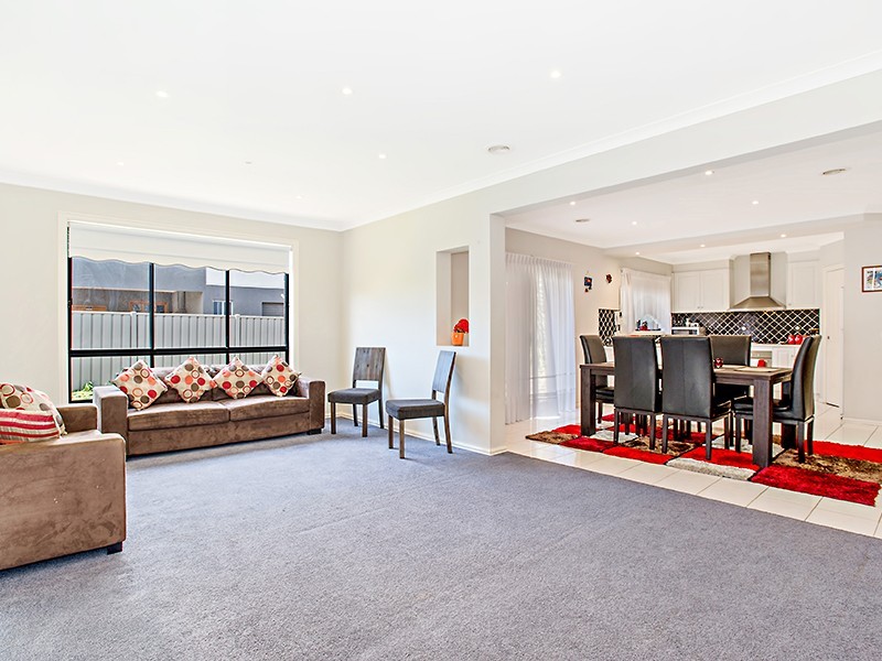 28 Gisborne Way, Caroline Springs VIC 3023