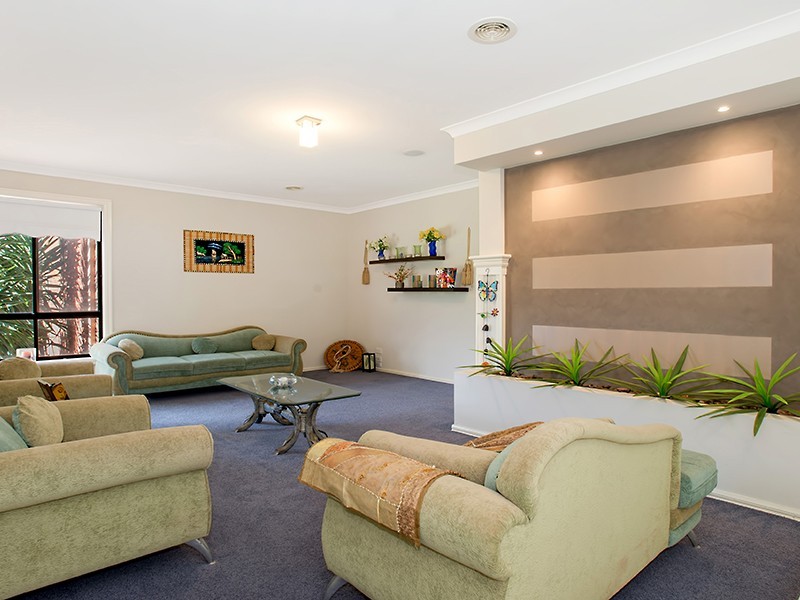 28 Gisborne Way, Caroline Springs VIC 3023