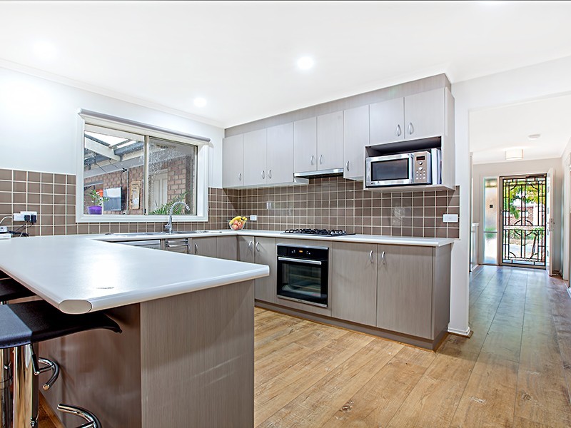 33 Klippel Way, Caroline Springs VIC 3023