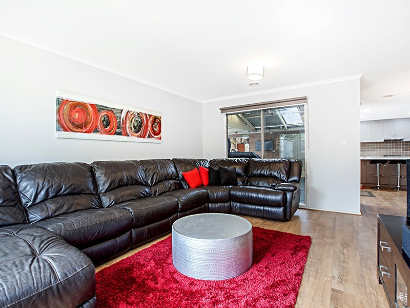 33 Klippel Way, Caroline Springs VIC 3023