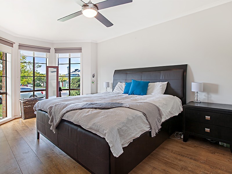 33 Klippel Way, Caroline Springs VIC 3023