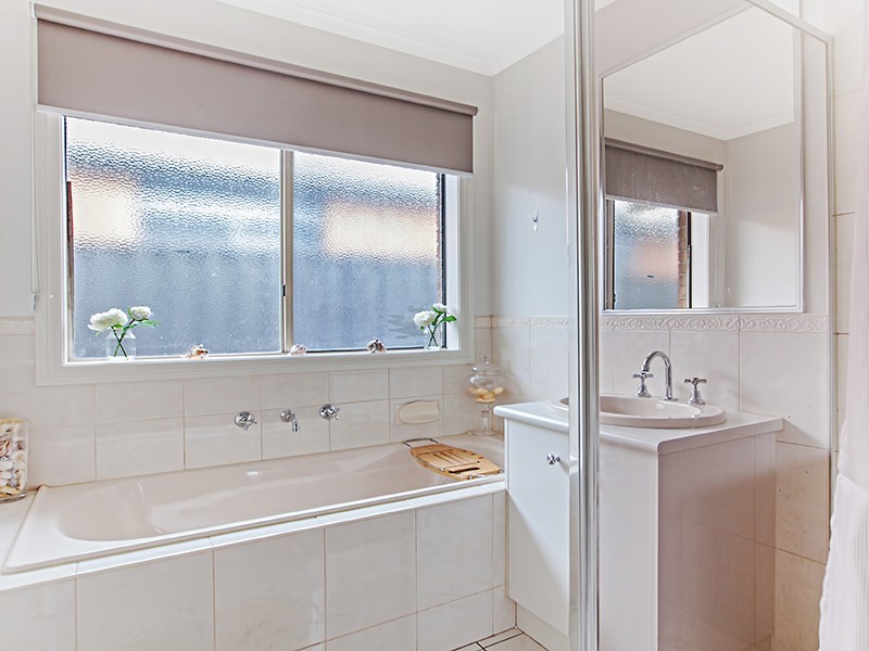 33 Klippel Way, Caroline Springs VIC 3023