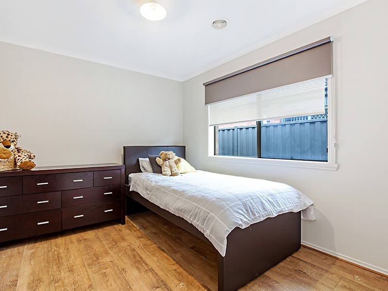 33 Klippel Way, Caroline Springs VIC 3023