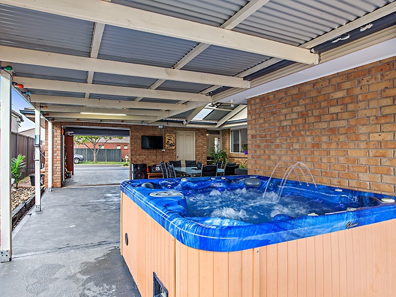 33 Klippel Way, Caroline Springs VIC 3023