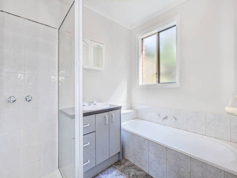 6 Darriwill Close, Delahey VIC 3037