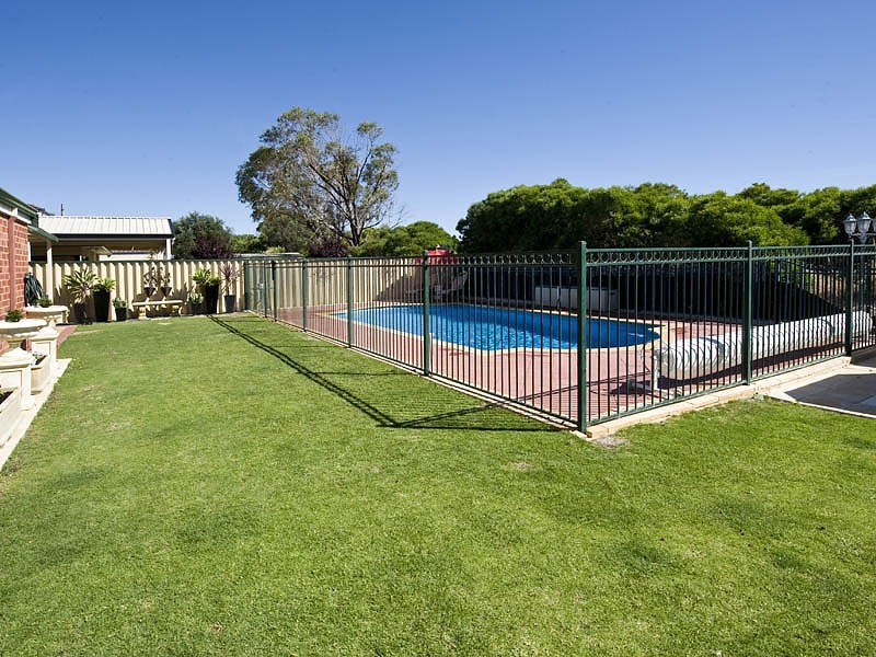 6 Latiano Green, Secret Harbour WA 6173