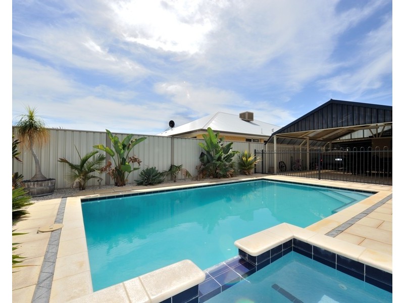 6 Yampi Vale, Secret Harbour WA 6173