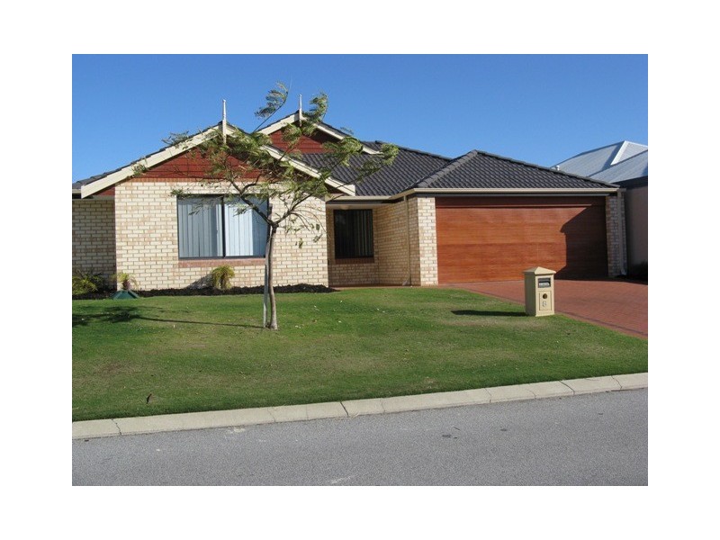 8 Lowlands Cres, Secret Harbour WA 6173