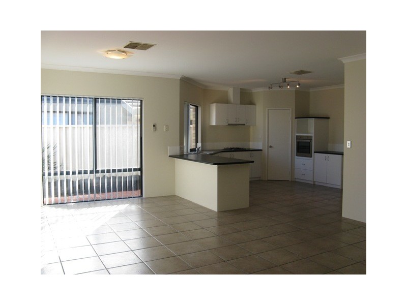 8 Lowlands Cres, Secret Harbour WA 6173